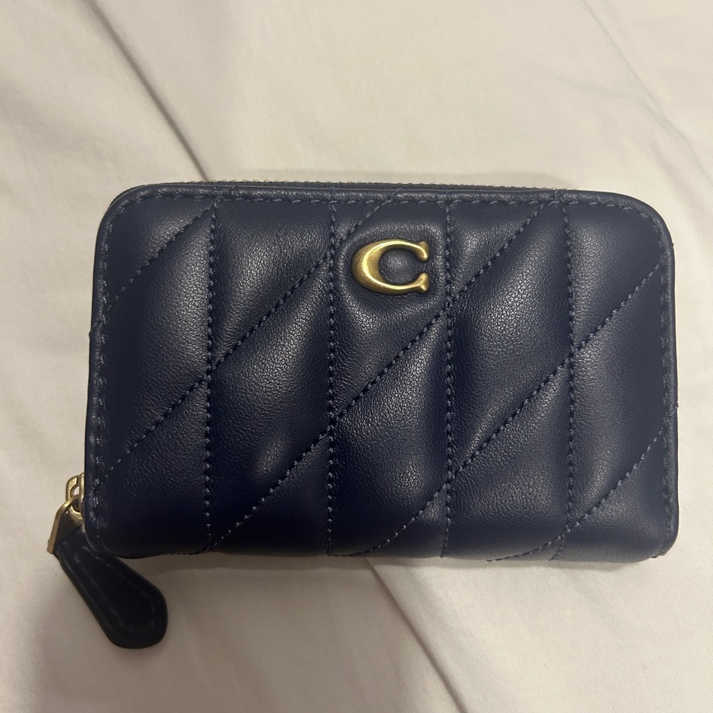 Essential Small Zip Around Card Case With Pillow Quilting